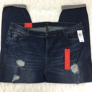 Plus Size Distressed boyfriend jeans